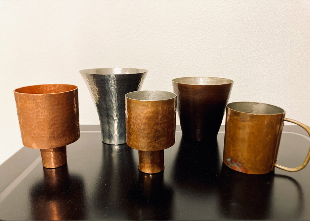 銅と錫で作ったコップコレクション