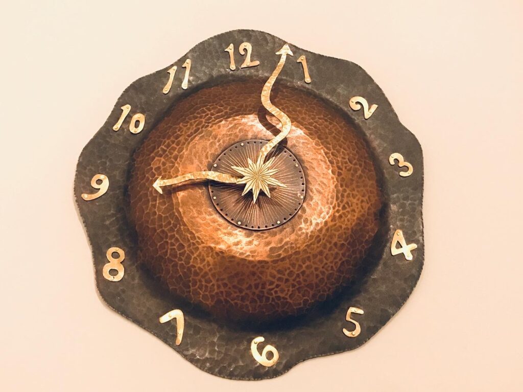 オーダーメイド壁掛け時計　
素材：銅、真鍮　2021年