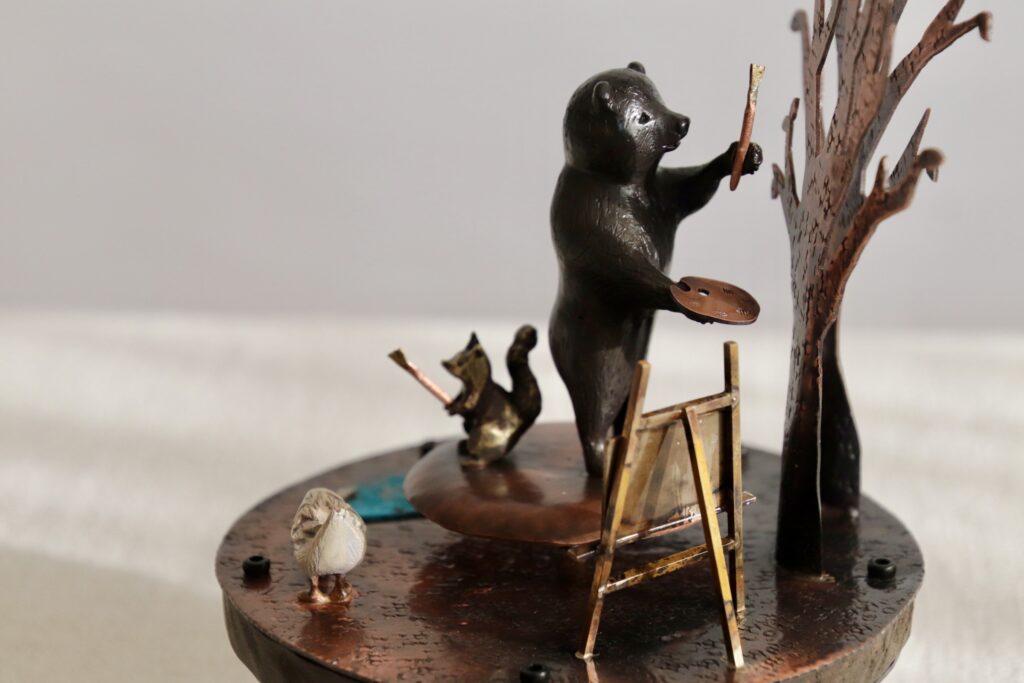 絵筆を持つ動物たち