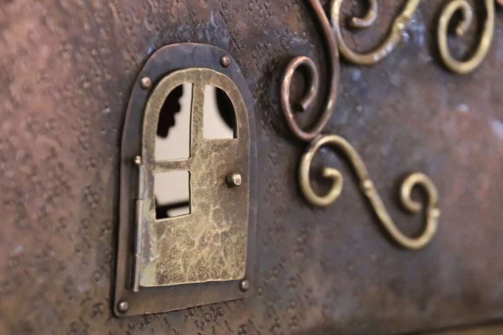 裏面のドア。開閉可能。