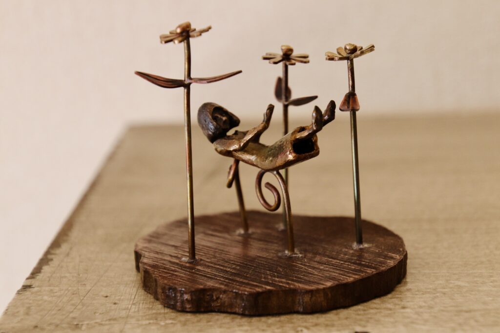 ほんのり冷たい風が吹く　レモン色の小さな花はゆらゆらと揺れて　甘酸っぱい香りを漂わせる　寒い冬はもうすぐそこまで来てるのかな
